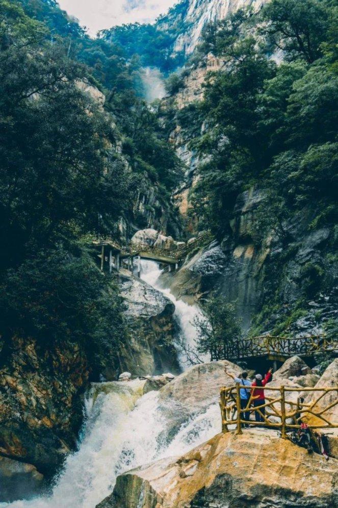 宝马5系后排座椅能打开到后仓吗？游戏画面